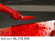 Maniac with bloodstained knife at the place of crime. Стоковое фото, фотограф Pixel_shot / Фотобанк Лори
