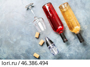 Wine aerator with bottles and glass on color background. Стоковое фото, фотограф Pixel_shot / Фотобанк Лори