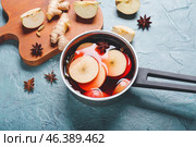 Saucepan with hot mulled wine on color background. Стоковое фото, фотограф Pixel_shot / Фотобанк Лори