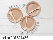 Composition with paper disposable plates, candles and whistles for birthday party on light wooden background. Стоковое фото, фотограф Pixel_shot / Фотобанк Лори