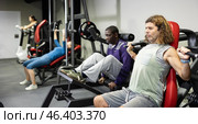 Muscular sports bodybuilder in gym is engaged in simulators. Стоковое фото, фотограф Яков Филимонов / Фотобанк Лори