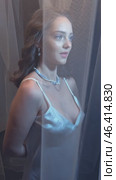 Slow motion vertical video of young female covered with veil. Woman is dressed in a peignoir and wears a necklace and earrings. Стоковое видео, видеограф Сергей Пристяжнюк (Serg Zastavkin) / Фотобанк Лори