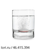 Glass of water with soluble tablet isolated on white background. Стоковое фото, фотограф Pixel_shot / Фотобанк Лори