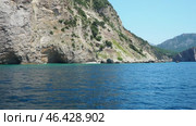 Pecina cave, beach Miina plaza, Bar Montenegro. Hills, inaccessible rocks. Flysch, marine sedimentary rocks, lithological layers. Adriatic Mediterranean. Boat trip on the sea. Summer sea tourism (2024 год). Стоковое видео, видеограф Юлия Петровская / Фотобанк Лори