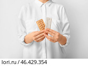 Woman with hormonal pills on white background, closeup. Стоковое фото, фотограф Pixel_shot / Фотобанк Лори