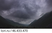 Fast moving dramatic clouds in mountains. Стоковое видео, видеограф Михаил Коханчиков / Фотобанк Лори