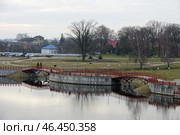Устье реки Кобринка (впадение Кобринки в реку Мухавец). Город Кобрин, Брестская область, Белоруссия (2020 год). Редакционное фото, фотограф Алексей Иванов / Фотобанк Лори