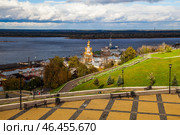 Вид на набережную Феодоровского и Строгановскую церковь в Нижнем Новгороде. Стоковое фото, фотограф Igor Lijashkov / Фотобанк Лори