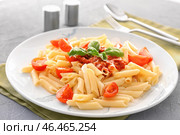 Тарелка вкусной пасты с соусом Болоньезе на столе. Стоковое фото, фотограф Pixel_shot / Фотобанк Лори