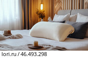 Comfortable orthopedic pillow promoting deep sleep in cozy bedroom. Стоковое AI-изображение, AI-художник Юрий Поздников / Фотобанк Лори