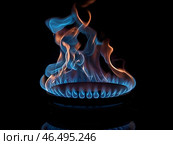 Газовая горелка горит синим пламенем/ Natural gas burning with blue flame on black background. Gas burner of gas stove close-up with blue flame. Стоковое AI-изображение, AI-художник Iva Noel / Фотобанк Лори