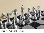 Шахматная доска с фигурами на цветном фоне. Стоковое фото, фотограф Pixel_shot / Фотобанк Лори