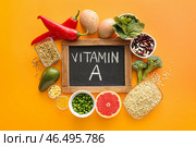 Здоровые продукты, богатые витамином А на цветном фоне. Стоковое фото, фотограф Pixel_shot / Фотобанк Лори