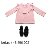 Детская кофточка и туфли на белом фоне. Стоковое фото, фотограф Pixel_shot / Фотобанк Лори