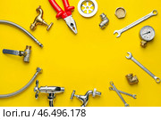 Рамка из сантехнических изделий на цветном фоне. Стоковое фото, фотограф Pixel_shot / Фотобанк Лори