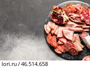 Шиферная тарелка с ассортиментом вкусных деликатесов на фоне гранж. Стоковое фото, фотограф Pixel_shot / Фотобанк Лори