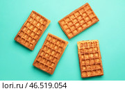 Вкусные домашние бельгийские вафли на цветном фоне. Стоковое фото, фотограф Pixel_shot / Фотобанк Лори