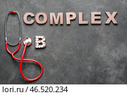 Текст COMPLEX B со стетоскопом и таблетками на темном фоне. Стоковое фото, фотограф Pixel_shot / Фотобанк Лори
