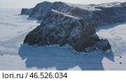 Khoboy rock cape on Baikal lake. Стоковое видео, видеограф Михаил Коханчиков / Фотобанк Лори