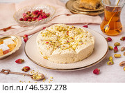 Тарелка вкусной халвы тахини с фисташками на светлом фоне. Стоковое фото, фотограф Pixel_shot / Фотобанк Лори