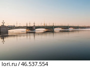 Санкт-Петербург весной. Река Нева около Троицкого моста. Вид от Летнего сада (2009 год). Стоковое фото, фотограф Александр Алексеев / Фотобанк Лори