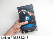 Видеокассета с фильмом Инопланетянин, E.T. The Extra-Terrestrial Стивена Спилберга. Редакционное фото, фотограф Станислав Кноп / Фотобанк Лори