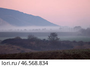 Республика Крым. Туман в окрестностях села Отважное (2021 год). Стоковое фото, фотограф Сергей Мальгавко / ТАСС / Фотобанк Лори
