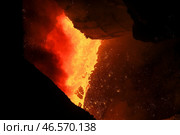 Слив стали из конвертера в кислородно-конвертерном цехе. Стоковое фото, фотограф Ярослав Беляев / ТАСС / Фотобанк Лори