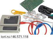 Инструмент для обжима интернет-кабеля витой пары на белом фоне. Tool for crimping of internet cable on a white background. Стоковое фото, фотограф Татьяна Д / Фотобанк Лори