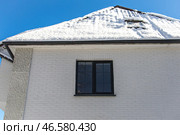 A house with white clinker brick facade and window. Стоковое фото, фотограф Наталья Симакова / Фотобанк Лори