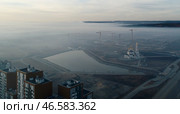 Свердловская область. Екатеринбург. Смог над городом (2021 год). Стоковое фото, фотограф Донат Сорокин / ТАСС / Фотобанк Лори