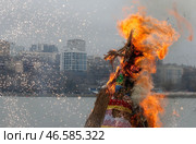 Сожжение масленичного чучела. Стоковое фото, фотограф Валерий Матыцин / ТАСС / Фотобанк Лори