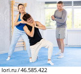 Guy and woman train to perform defense of strangling opponent, while learning self-defense. Стоковое фото, фотограф Яков Филимонов / Фотобанк Лори