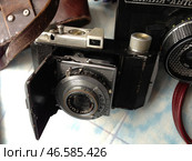 Старые фотоаппараты Kodak Compur и Вилия-авто (2014 год). Редакционное фото, фотограф Ирина Климкович / Фотобанк Лори