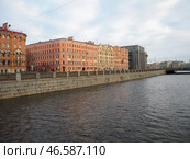 Sankt-Petersburg, Russia 01.19.25: A serene view of a river Obvodny Canal reflecting soft light of late afternoon. Historical buildings line waterfront, showcasing architectural details and city life. Редакционное фото, фотограф Юлия Петровская / Фотобанк Лори