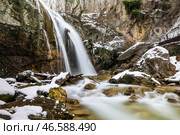 Водопад Джур-Джур в ущелье Хапхал. Стоковое фото, фотограф Сергей Мальгавко / ТАСС / Фотобанк Лори