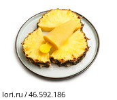 Тарелка с вкусным ананасовым эскимо на белом фоне. Стоковое фото, фотограф Pixel_shot / Фотобанк Лори