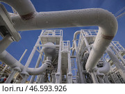Один из участков установки комплексной подготовки газа. Стоковое фото, фотограф Кирилл Кухмарь / ТАСС / Фотобанк Лори