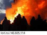 Сожжение масленичного чучела. Стоковое фото, фотограф Сергей Карпухин / ТАСС / Фотобанк Лори