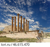 Temple of Zeus, Jordanian city of Jerash (Gerasa of Antiquity), capital and largest city of Jerash Governorate, Jordan. Against the background of a beautiful sky with clouds (2016 год). Стоковое фото, фотограф Владимир Журавлев / Фотобанк Лори