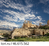 Temple of Zeus, Jordanian city of Jerash (Gerasa of Antiquity), capital and largest city of Jerash Governorate, Jordan. Against the background of a beautiful sky with clouds (2016 год). Стоковое фото, фотограф Владимир Журавлев / Фотобанк Лори