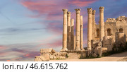 Temple of Zeus, Jordanian city of Jerash (Gerasa of Antiquity), capital and largest city of Jerash Governorate, Jordan. Against the background of a beautiful sky with clouds (2016 год). Стоковое фото, фотограф Владимир Журавлев / Фотобанк Лори