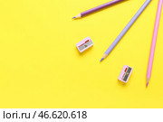 Цветные карандаши и точилки на желтом фоне. Стоковое фото, фотограф Pixel_shot / Фотобанк Лори