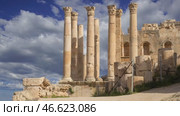 Temple of Zeus, Jordanian city of Jerash (Gerasa of Antiquity), capital and largest city of Jerash Governorate, Jordan. Against the background of a beautiful sky with clouds. Стоковое видео, видеограф Владимир Журавлев / Фотобанк Лори