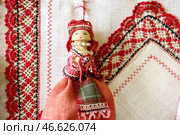 Деревянная кукла в кружевном платье. Стоковое фото, фотограф Александр Рюмин / ТАСС / Фотобанк Лори