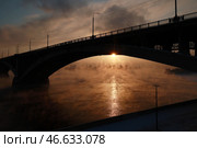 Красноярск. Коммунальный мост через реку Енисей (2021 год). Стоковое фото, фотограф Андрей Самсонов / ТАСС / Фотобанк Лори