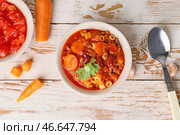 Чаша с вкусной пастой и фасолью на столе. Стоковое фото, фотограф Pixel_shot / Фотобанк Лори