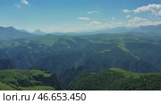 Mountain landscape with green hills. Стоковое видео, видеограф Михаил Коханчиков / Фотобанк Лори