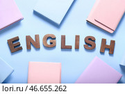 Композиция с помощью бланка и текста на английском языке на цветном фоне. Стоковое фото, фотограф Pixel_shot / Фотобанк Лори