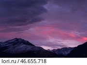 Малиновый закат в горах осетии. Стоковое фото, фотограф Сармат Батагов / Фотобанк Лори